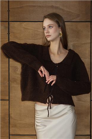 Kadın ACI KAHVE Bağlama Detaylı Polo Yaka Triko Hırka VS01429