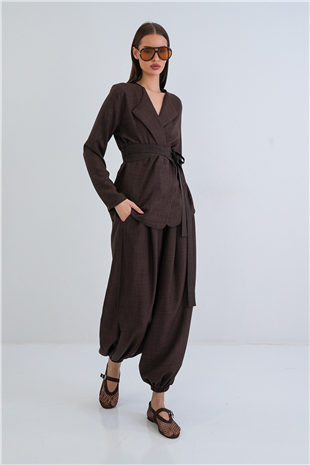 Kadın Acı Kahve Keten Paçası Lastikli Jogger Pantolon Ve Kendinden Kemerli Ceket Takım Alc-X15299