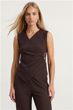 Kadın Acı Kahve Kruvaze Yaka Aksesuar Detaylı Bluz Ve Pantolon Takım Alc-X15501