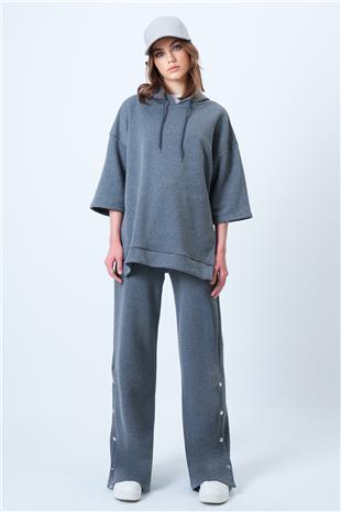 Kadın Antrasit Kapüşonlu Yanı Yırtmaçlı Yarım Kol Sweatshirt Ve Yanları Çıtçıtlı Geniş Paça Pantolon Alt Üst Takım ALC-X14607