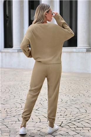 Kadın BEJ Triko Bisiklet Yaka Uzun Kollu Bluz Ve Bağcıklı Jogger Pantolon Takım VS00935