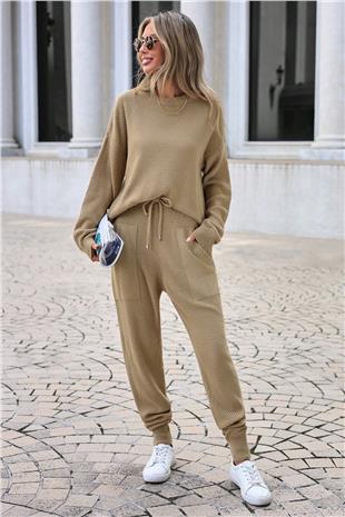 Kadın BEJ Triko Bisiklet Yaka Uzun Kollu Bluz Ve Bağcıklı Jogger Pantolon Takım VS00935