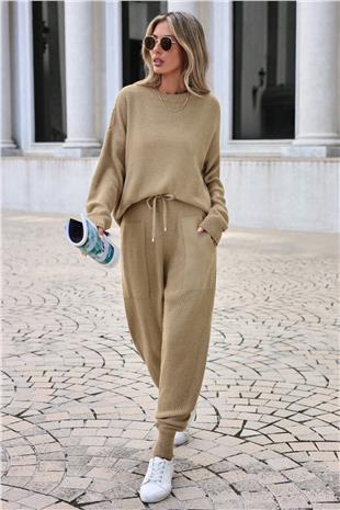 Kadın BEJ Triko Bisiklet Yaka Uzun Kollu Bluz Ve Bağcıklı Jogger Pantolon Takım VS00935