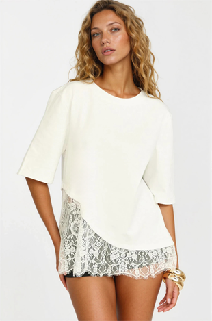 Kadın Beyaz Asimetrik Kesim Dantel Detaylı Oversize T-Shırt Alc-X15249