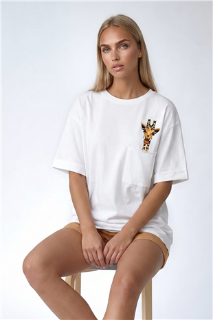 Kadın Beyaz Bisiklet Yaka Tek Cepli Zürafa Nakış İşlemeli Duble Kol Lazer Kesim Oversize T-Shirt ALC-X8475