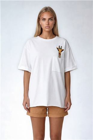 Kadın Beyaz Bisiklet Yaka Tek Cepli Zürafa Nakış İşlemeli Duble Kol Lazer Kesim Oversize T-Shirt ALC-X8475