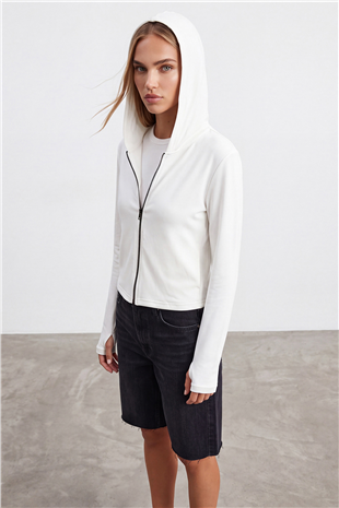 Kadın Beyaz Çift Cepli Parmak Geçmeli Fermuarlı Kapüşonlu Modal Sweatshirt Alc-X15730