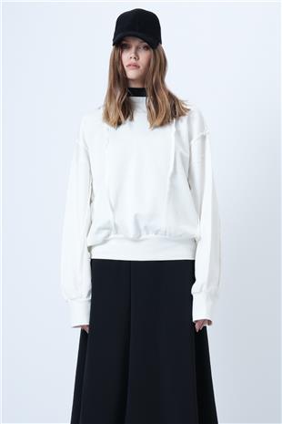 Kadın Beyaz Dikiş Detaylı Oversize Tasarım Sweatshırt ALC-X14662