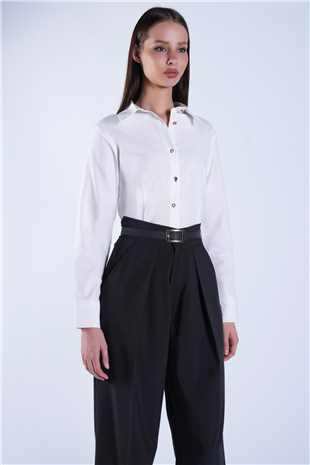 Kadın Beyaz Gold İnci Düğme Detaylı Pensli Slim Fit Poplin Gömlek Alc-X15114