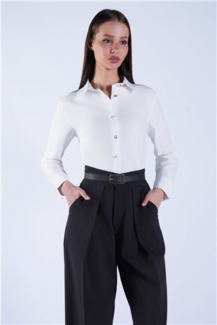 Kadın Beyaz Gold İnci Düğme Detaylı Pensli Slim Fit Poplin Gömlek Alc-X15114