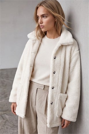 Kadın Ekru Çift Cepli Önü Düğmeli Oversize Peluş Ceket ALC-X11149