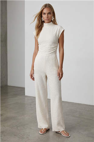 Kadın Ekru Dik Yaka Dokulu Yanları Drapeli Crop Bluz Ve Geniş Paça Pantolon Takım Alc-X13411