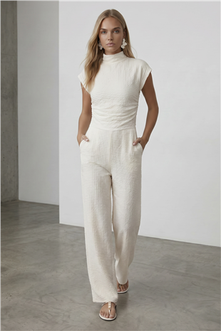 Kadın Ekru Dik Yaka Dokulu Yanları Drapeli Crop Bluz Ve Geniş Paça Pantolon Takım Alc-X13411