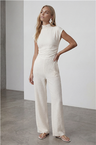 Kadın Ekru Dik Yaka Dokulu Yanları Drapeli Crop Bluz Ve Geniş Paça Pantolon Takım Alc-X13411