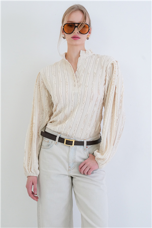 Kadın Ekru Hakim Yaka Önü Düğmeli Balon Kol Fırfır Kumaş Gömlek Bluz Alc-X15405