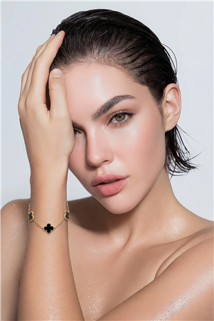 Kadın Gold Çelik Siyah Taşlı Mini Yonca Bileklik Alc-X15352