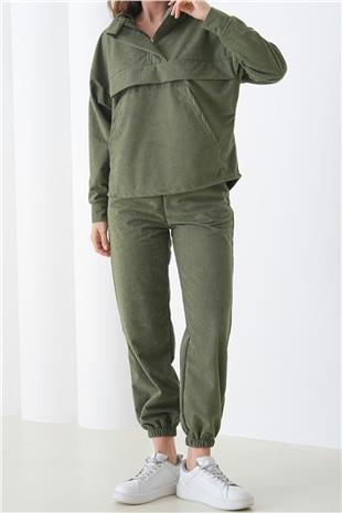 Kadın HAKİ Dik Yaka Kanguru Cepli Sweatshirt Ve Paçası Lastikli Pantolon Kadife Takım VS01443