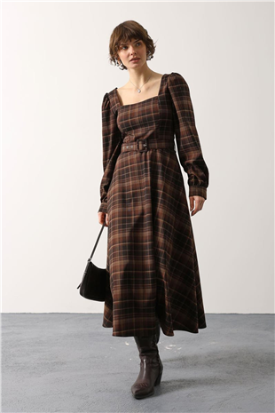 Kadın Kahve Siyah Kare Yaka Ekoseli Kemerli Elbise Alc-X15231