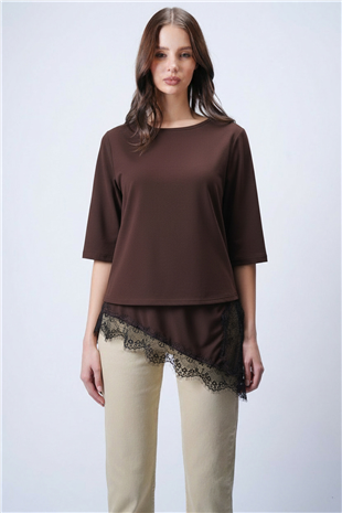 Kadın Kahverengi Asimetrik Kesim Dantel Detaylı Oversize T-Shırt Alc-X15249