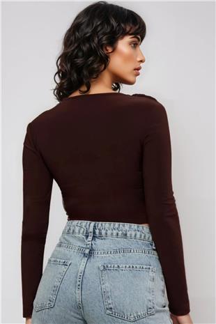 Kadın Kahverengi Bisiklet Yaka Aksesuar Ve Drape Detaylı Sandy Crop Blluz Alc-X14961