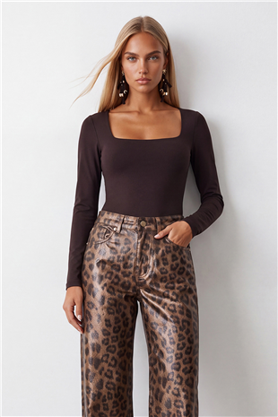 Kadın Kahverengi Kare Yaka Tulumlu Alttan Çıtçıtlı Bodysuit Alc-X14390