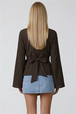 Kadın Kahverengi Kruvaze Yaka Eteği Fırfırlı Kendinden Kuşaklı Bürümcük Bluz Alc-X14428