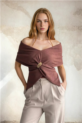 Kadın Kahverengi V Yaka Drape Detaylı Metal Aksesuarlı Tasarım Kolsuz Bluz Alc-X15396