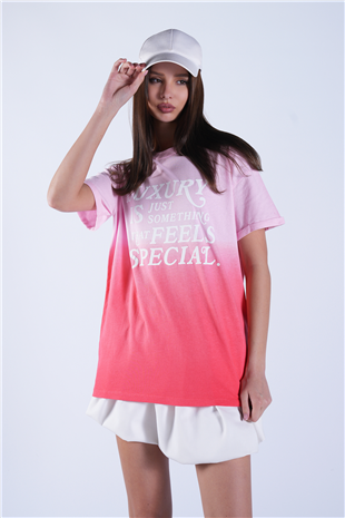 Kadın Pembe Bisiklet Yaka Kabartma Baskılı Renk Geçişli T-Shirt Alc-X15103