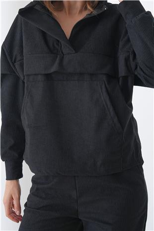 Kadın SİYAH Dik Yaka Kanguru Cepli Sweatshirt Ve Paçası Lastikli Pantolon Kadife Takım VS01443