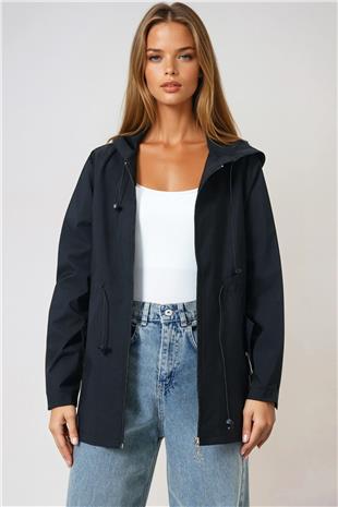 Kadın Siyah Kapüşonlu Çift Yan Cepli Fermuarlı Yağmurluk Ceket VS00852
