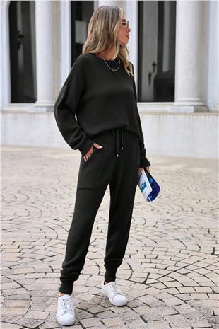 Kadın SİYAH Triko Bisiklet Yaka Uzun Kollu Bluz Ve Bağcıklı Jogger Pantolon Takım VS00935