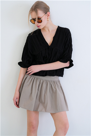 Kadın Siyah V Yaka Truvakar Kol Lastikli Fırfır Kumaş Bluz Alc-X15414