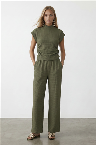 Kadın Yeşil Dik Yaka Dokulu Yanları Drapeli Crop Bluz Ve Geniş Paça Pantolon Takım ALC-X13411