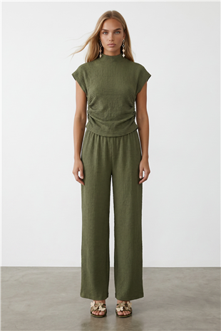 Kadın Yeşil Dik Yaka Dokulu Yanları Drapeli Crop Bluz Ve Geniş Paça Pantolon Takım ALC-X13411