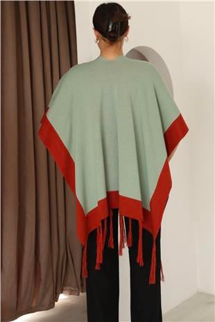 Kadın Yeşil Kontrast Şeritli Püsküllü Panço Alc-X14746