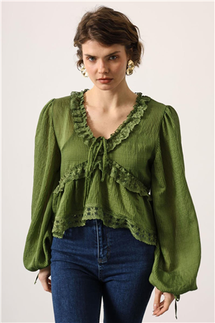 Kadın Yeşil V Yaka Fırfır Detaylı Dokuma Bluz Alc-X15197