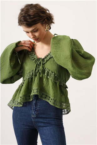 Kadın Yeşil V Yaka Fırfır Detaylı Dokuma Bluz Alc-X15197