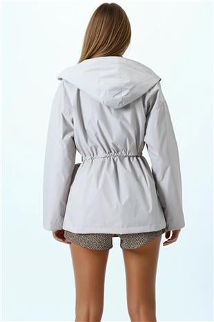 Kadın Bej Kapüşonlu Cep Detaylı Astarlı Büzgü İpli Yağmurluk VS01066