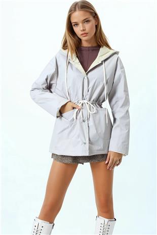 Kadın Bej Kapüşonlu Cep Detaylı Astarlı Büzgü İpli Yağmurluk VS01066