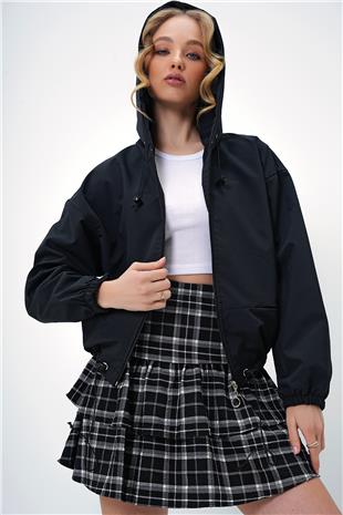 Kadın Siyah Kapüşonlu Gizli Cepli Önü Fermuarlı Mevsimlik Ceket ALC-X13415