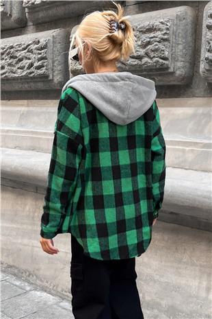 Kadın Yeşil Kapüşonlu Oversize Cepli Düğmeli Ekose Gömlek Ceket VS00936