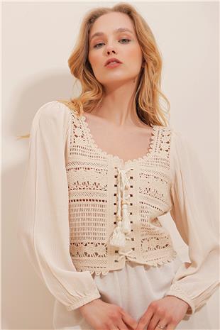 Kadın Bej Kare Yaka Önü Bağlamalı Kroşata Dokuma Crop Bluz ALC-X10028