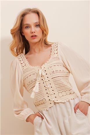 Kadın Bej Kare Yaka Önü Bağlamalı Kroşata Dokuma Crop Bluz ALC-X10028