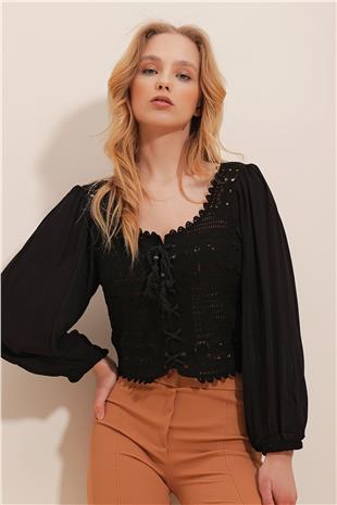 Kadın Siyah Kare Yaka Önü Bağlamalı Kroşata Dokuma Crop Bluz ALC-X10028