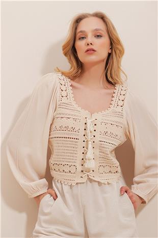 Kadın Bej Kare Yaka Önü Bağlamalı Kroşata Dokuma Crop Bluz ALC-X10028