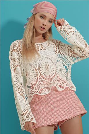 Kadın Ekru Kayık Yaka Motifli Kroşe Bluz ALC-X9061