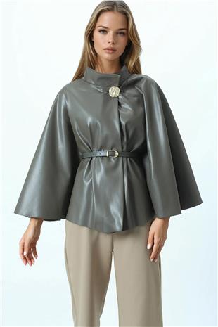 Kadın Haki Kemerli Dik Yaka Aksesuar Detaylı İçi Kadife Suni Deri Pelerin VS01032