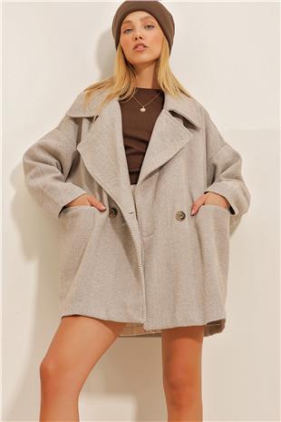 Kadın Bej Kruvaze Yaka Balık Sırtı Desenli Kaşe Cepli Kaban ALC-X10823