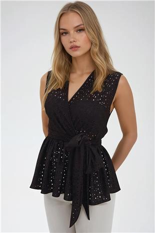 Kadın Siyah Kruvaze Yaka Kendinden Kuşaklı Eteği Volanlı Güpür Bluz ALC-X14173