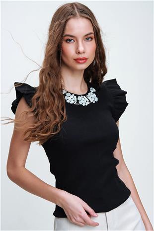 Kadın Siyah Metal Aksesuarlı Kolu Fırfırlı Kaşkorse Bluz ALC-X5978